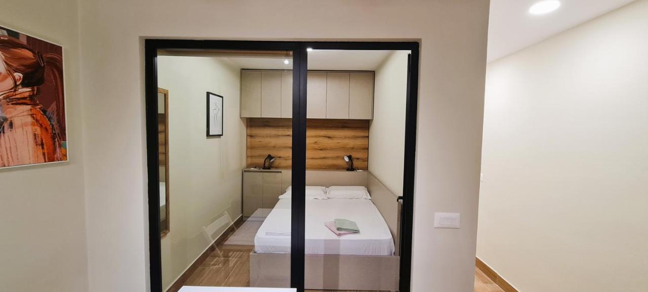 2V1 - Center Apartment 4 ティラナ エクステリア 写真