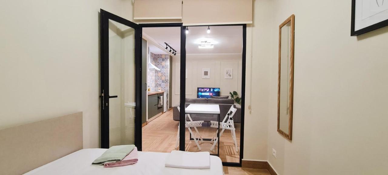 2V1 - Center Apartment 4 ティラナ エクステリア 写真