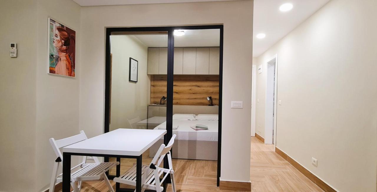 2V1 - Center Apartment 4 ティラナ エクステリア 写真