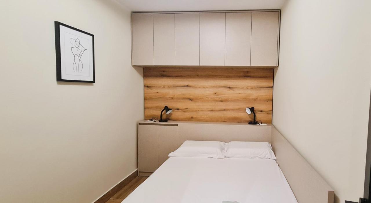 2V1 - Center Apartment 4 ティラナ エクステリア 写真